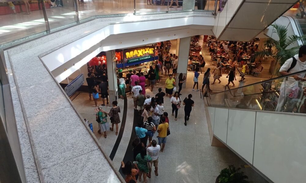fila-em-restaurante-de-shopping