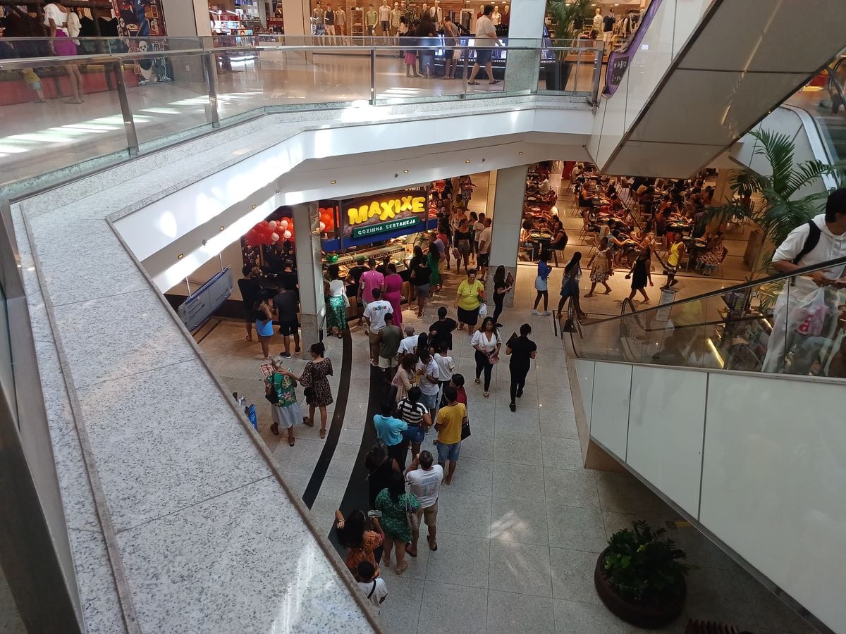 fila-em-restaurante-de-shopping